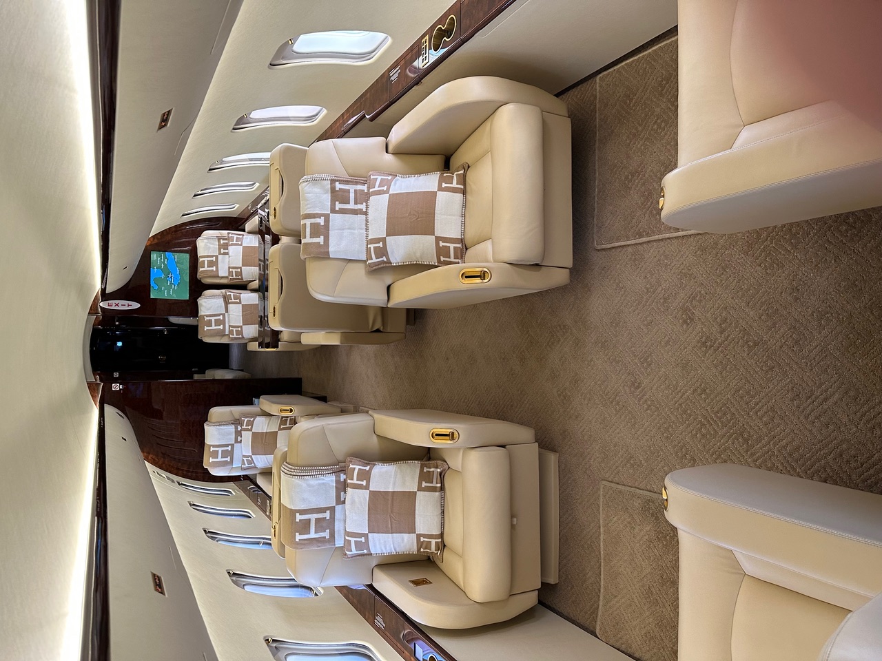 Challenger 850 Cabin Seating